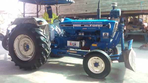 ขายรถไถฟอร์ด5500หรือรถ77สภาพสวยมากเดิมๆราคาต่อรองได้อีกนครับ