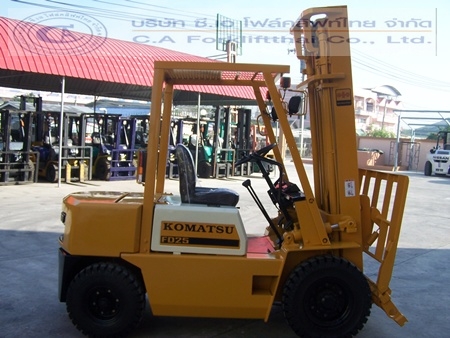 ขาย รถโฟล์คลิฟท์ KOMATSU รุ่น FD25-8คันที่1