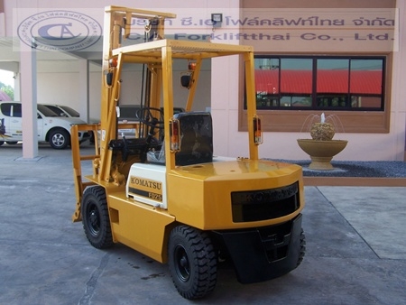ขาย รถโฟล์คลิฟท์ KOMATSU รุ่น FD25-8คันที่1
