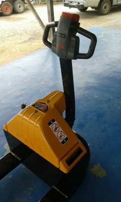 ขายด่วน รถยกลากพาเลทไฟฟ้า ขับเคลื่อนด้วยมอเตอร์ ระบบยกไฮดรอลิค ใช้แบตแห้งรถยนต์ได้เลย