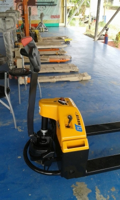 ขายด่วน รถยกลากพาเลทไฟฟ้า ขับเคลื่อนด้วยมอเตอร์ ระบบยกไฮดรอลิค ใช้แบตแห้งรถยนต์ได้เลย