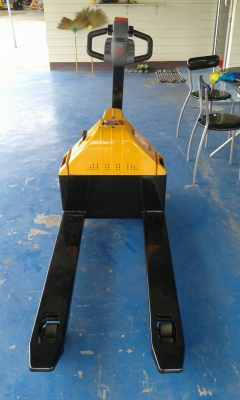 ขายด่วน รถยกลากพาเลทไฟฟ้า ขับเคลื่อนด้วยมอเตอร์ ระบบยกไฮดรอลิค ใช้แบตแห้งรถยนต์ได้เลย