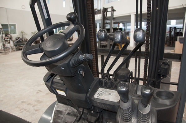 ขายรถโฟล์คลิฟท์ TOYOTA รุ่น 8FG25 ราคา 399,000 บาท นำเข้าจากประเทศญี่ปุ่น 100\% ไม่เคยใช้งานในประเทศไทย