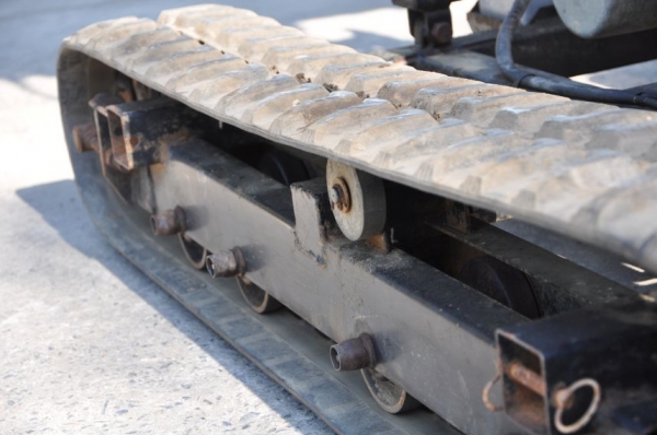 ขายรถบรรทุก ตีนตะขาบ กระเช้าROBIN มีเกียร์ สภาพ เดิมญี่ปุ่น อะเนคประสงค์45,000เท่านั้น!!