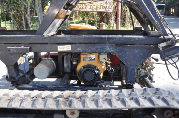 ขายรถบรรทุก ตีนตะขาบ กระเช้าROBIN มีเกียร์ สภาพ เดิมญี่ปุ่น อะเนคประสงค์45,000เท่านั้น!!