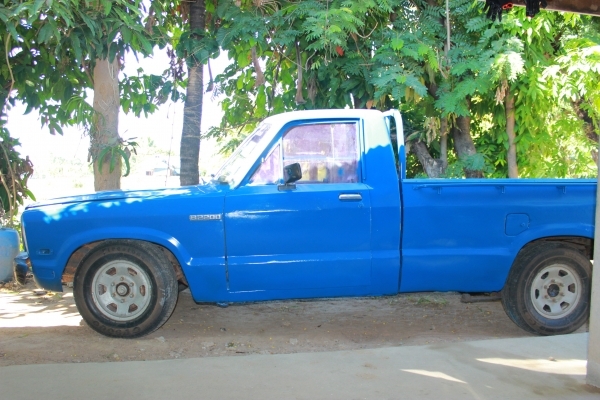 Mazda B2200 ทะเบียนไม่ขาดต่อ