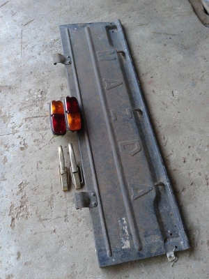 ขายฝาท้ายมาสด้าโปรซีดไฟท้ายมือเปิด ครบชุดครับ