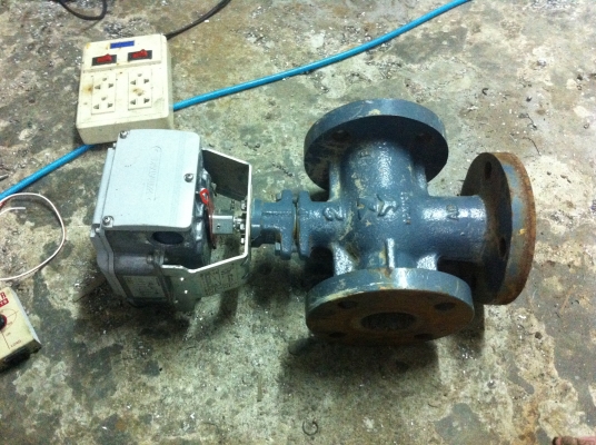 ประตูน้ำไฟฟ้า YAMATAKE ผลิตญี่ปุ่น ขนาด 2 นิ้ว สามทาง ใช้ไฟแค่ 24 V. ใช้กินกระแสน้อยมาก