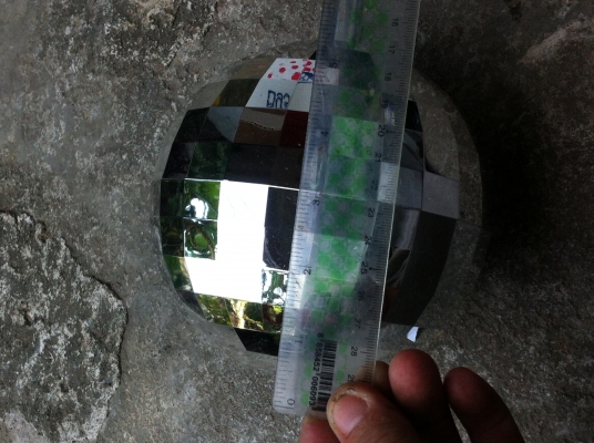 DISCO BALL ลูกกลมๆที่หมุนในร้านที่แสดงดนตรีทั่วๆไป ขนาดโต 6 นิ้ว DISCO BALL ลูกกลมๆที่หมุนในร้านที่แสดงดนตรีทั่วๆไป ขนาดโต 6 นิ้ว