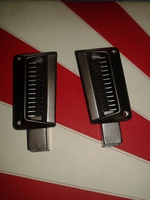 ขายช่องลมหัวเก๋งดัทสัน620ครับ