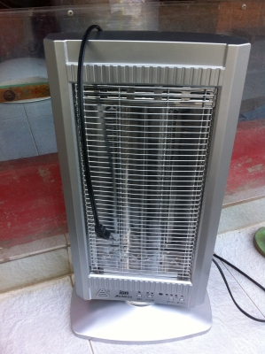 ฮิทเตอร์ทำความร้อนภายในบ้าน ABITELAX  ขนาด 1000 W. มีแท่งทำความร้อนสองแท่งเลือกเปิด 1 หรือ 2 แท่งได้