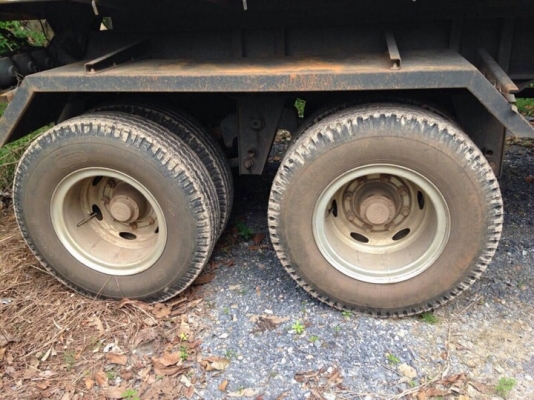 รถอีซูซุ 10 ล้อดั้ม 360 แรงม้า. ปี 57 ( ขายแม่ , ลูก ) ( รถวิ่ง 7x,xxx กม. )   สนใจติดต่อ  081 - 6079515