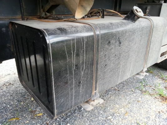 รถอีซูซุ 10 ล้อดั้ม 360 แรงม้า. ปี 57 ( ขายแม่ , ลูก ) ( รถวิ่ง 7x,xxx กม. )   สนใจติดต่อ  081 - 6079515