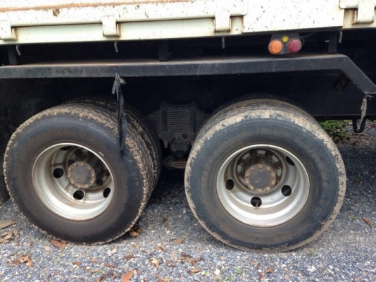 รถอีซูซุ 10 ล้อดั้ม 360 แรงม้า. ปี 57 ( ขายแม่ , ลูก ) ( รถวิ่ง 7x,xxx กม. )   สนใจติดต่อ  081 - 6079515