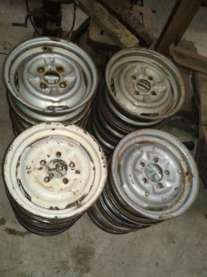 ขายกะทะมาสด้า1000 เเละมาสด้า1300เเละ1400มีมา4ชุดครับ ราคา ลูกละ800 บาทราคาพร้อมส่งครับ