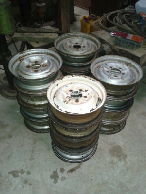 ขายกะทะมาสด้า1000 เเละมาสด้า1300เเละ1400มีมา4ชุดครับ ราคา ลูกละ800 บาทราคาพร้อมส่งครับ