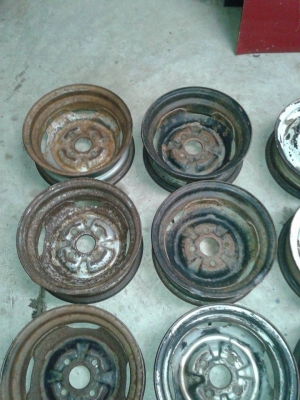 ขายกะทะมาสด้า1000 เเละมาสด้า1300เเละ1400มีมา4ชุดครับ ราคา ลูกละ800 บาทราคาพร้อมส่งครับ