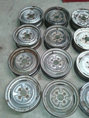 ขายกะทะมาสด้า1000 เเละมาสด้า1300เเละ1400มีมา4ชุดครับ ราคา ลูกละ800 บาทราคาพร้อมส่งครับ