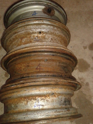 ขายกะทะมาสด้า1000 เเละมาสด้า1300เเละ1400มีมา4ชุดครับ ราคา ลูกละ800 บาทราคาพร้อมส่งครับ