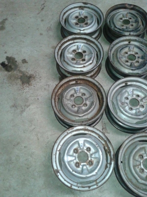 ขายกะทะมาสด้า1000 เเละมาสด้า1300เเละ1400มีมา4ชุดครับ ราคา ลูกละ800 บาทราคาพร้อมส่งครับ