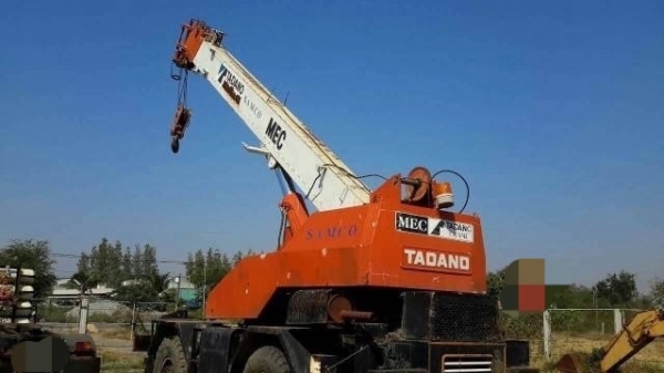 รถเครน TADANO  M2.  20 ตัน.  สนใจติดต่อ  081 - 6079515