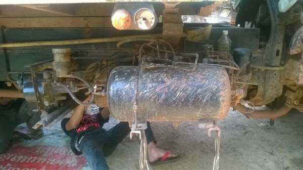 ขาย 6 ล้อดั้ม HINO คัสซีสวยจัด วางหัวไฮเทค เครื่อง EH500 160 แรงม้า เกียร์ HO เฟืองท้าย FOSO เบรคทิฟฟี่ แอร์เย็น เครื่องเสียงครบ ทะเบียนพร้อมโอน