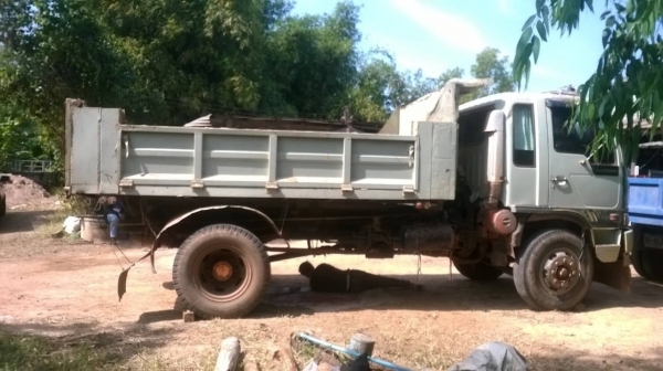 ขาย 6 ล้อดั้ม HINO คัสซีสวยจัด วางหัวไฮเทค เครื่อง EH500 160 แรงม้า เกียร์ HO เฟืองท้าย FOSO เบรคทิฟฟี่ แอร์เย็น เครื่องเสียงครบ ทะเบียนพร้อมโอน