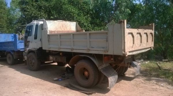 ขาย 6 ล้อดั้ม HINO คัสซีสวยจัด วางหัวไฮเทค เครื่อง EH500 160 แรงม้า เกียร์ HO เฟืองท้าย FOSO เบรคทิฟฟี่ แอร์เย็น เครื่องเสียงครบ ทะเบียนพร้อมโอน