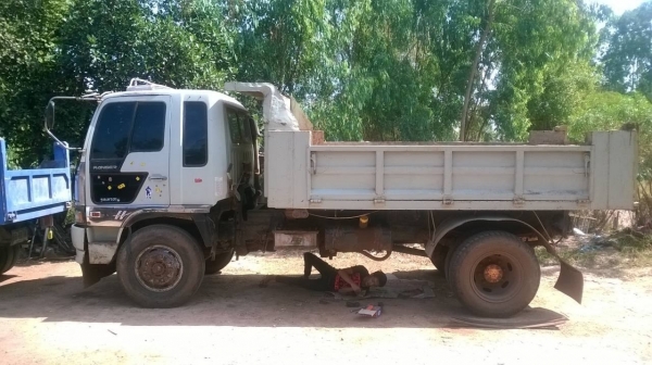 ขาย 6 ล้อดั้ม HINO คัสซีสวยจัด วางหัวไฮเทค เครื่อง EH500 160 แรงม้า เกียร์ HO เฟืองท้าย FOSO เบรคทิฟฟี่ แอร์เย็น เครื่องเสียงครบ ทะเบียนพร้อมโอน