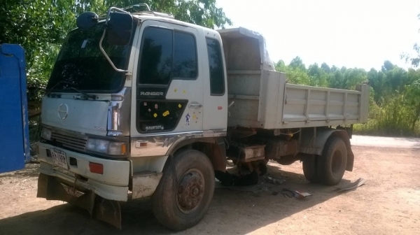 ขาย 6 ล้อดั้ม HINO คัสซีสวยจัด วางหัวไฮเทค เครื่อง EH500 160 แรงม้า เกียร์ HO เฟืองท้าย FOSO เบรคทิฟฟี่ แอร์เย็น เครื่องเสียงครบ ทะเบียนพร้อมโอน