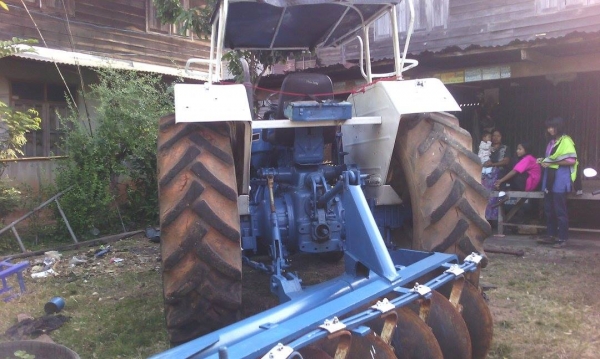 ขายรถไถฟร์อด มือสอง 6610 แท้ เสื้อลาย ปั้มกลม ฟิตเครื่องใหม่ พร้อมใช้งาน พร้อมเล่มทะเบียน ชุดโอนครบ