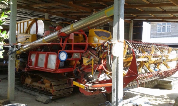 ขายด่วน รถเกี่ยวข้าวศักดิ์พัฒนา รุ่น KML-Sport ปี 51 รถสวยมากพร้อมทำงานได้เลยครับ เครื่องยนต์ 220 HP JO8C TURBO อุ้ม 2.5 ตัน ปั๊มไดกิ้น 23 ช่วงล่าง 12 สภาพดีสุดๆครับ ราคาต่อรองได้ครับ