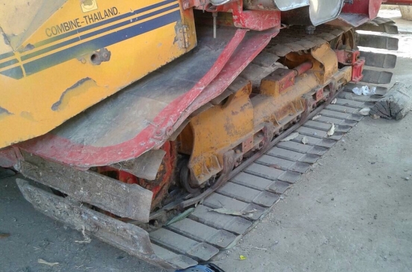 ขายด่วน รถเกี่ยวข้าวศักดิ์พัฒนา รุ่น KML-Sport ปี 51 รถสวยมากพร้อมทำงานได้เลยครับ เครื่องยนต์ 220 HP JO8C TURBO อุ้ม 2.5 ตัน ปั๊มไดกิ้น 23 ช่วงล่าง 12 สภาพดีสุดๆครับ ราคาต่อรองได้ครับ