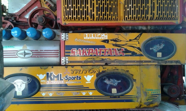 ขายด่วน รถเกี่ยวข้าวศักดิ์พัฒนา รุ่น KML-Sport ปี 51 รถสวยมากพร้อมทำงานได้เลยครับ เครื่องยนต์ 220 HP JO8C TURBO อุ้ม 2.5 ตัน ปั๊มไดกิ้น 23 ช่วงล่าง 12 สภาพดีสุดๆครับ ราคาต่อรองได้ครับ