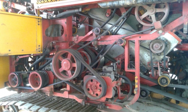 ขายด่วน รถเกี่ยวข้าวศักดิ์พัฒนา รุ่น KML-Sport ปี 51 รถสวยมากพร้อมทำงานได้เลยครับ เครื่องยนต์ 220 HP JO8C TURBO อุ้ม 2.5 ตัน ปั๊มไดกิ้น 23 ช่วงล่าง 12 สภาพดีสุดๆครับ ราคาต่อรองได้ครับ