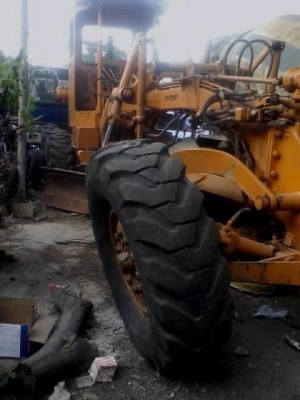 ขายรถเกรด KOMATSU รุ่น GD376H สภาพสวยพร้อมใช้ เครื่องคัมมิน ปั้มดี ยางเต็มทั้ง 6 เส้น เอกสารสัญญาซื้อขาย ราคาต่อรองได้ครับ