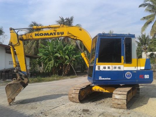 ด่วนๆขายkomatsuPC60-5สภาพตามรูป ระบบสมบูรณ์พร้อมทำงาน