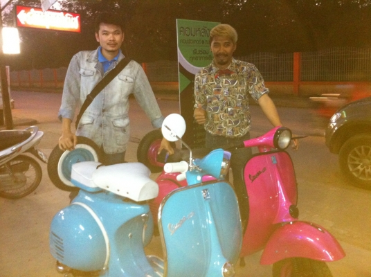 เอเซียเวสป้า---->>จัดรถvespaให้คุณตั้มและคุณอ๊อฟ กำแพงเพชร เรียบร้อย 16/1/2558