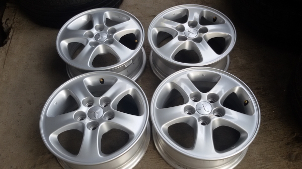 ขายล้อขอบ15 5รู114ถอดป้ายแดงชุดละ3800