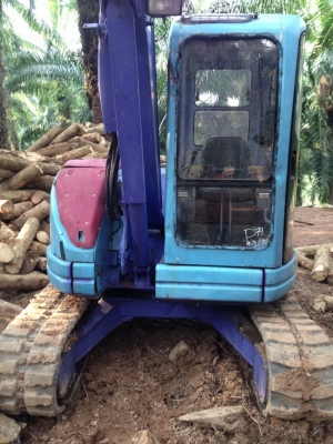 ขายรถแบ็คโฮคีบไม้ยางพารา