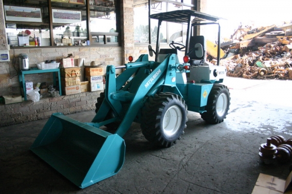 ขาย รถตักเล็ก MITSUBISHI WS200 เก่านอก สวยกิ๊กๆ 350,000 TEL : 087-0339334 (อ็อฟ) ขาย รถตักเล็ก MITSUBISHI WS200 เก่านอก สวยกิ๊กๆ 350,000 TEL : 087-0339334 (อ็อฟ)