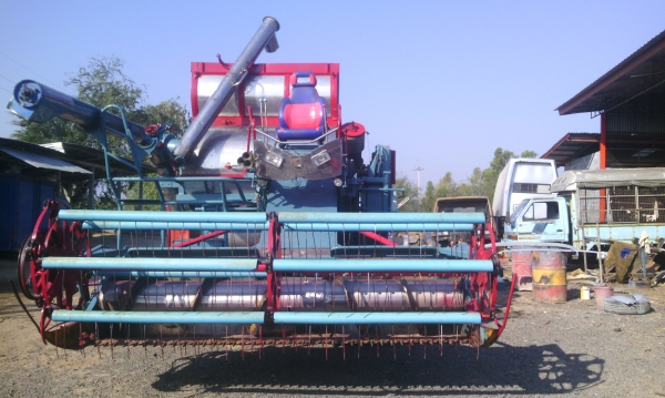รถเกี่ยวข้าว ไทเส็ง 195 แรง ช่วงล่างใหญ่ รถพร้อมใช้งาน รถเกี่ยวข้าว ไทเส็ง 195 แรง ช่วงล่างใหญ่ รถพร้อมใช้งาน