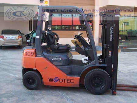 ขาย รถโฟล์คลิฟท์TOYOTA รุ่น 8-FG20