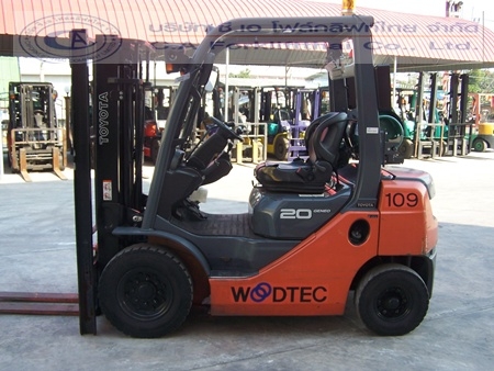 ขาย รถโฟล์คลิฟท์TOYOTA รุ่น 8-FG20