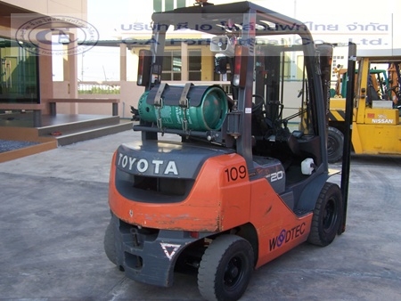 ขาย รถโฟล์คลิฟท์TOYOTA รุ่น 8-FG20