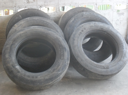 ยาง 275/70R22.5 ปี10 สวยๆ ราคา เส้นละ 1400 บาท