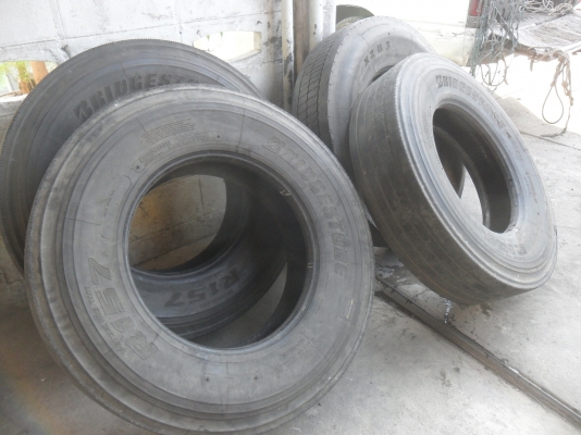 ยาง 11R22.5 สวยๆ ราคา เส้นละ 1500 บาท