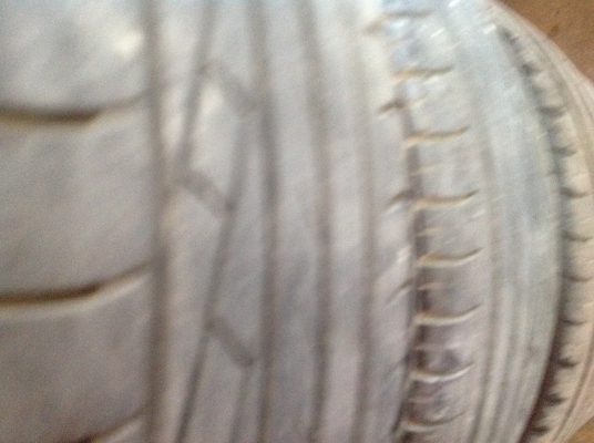 ขายยาง195 65 15 มี2เส้นๆละ600บาทตามรูปปี3912 ขายยาง195 65 15 มี2เส้นๆละ600บาทตามรูปปี3912