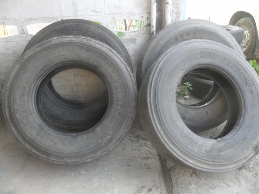 ยาง 11R22.5 สวยๆ ราคา เส้นละ 1500 บาท