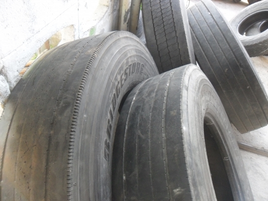 ยาง 11R22.5 สวยๆ ราคา เส้นละ 1500 บาท